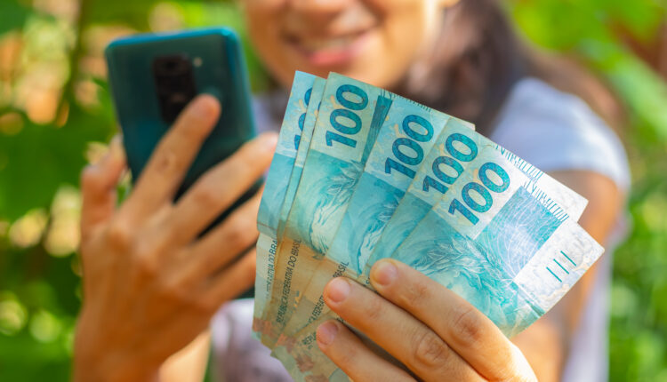 Pensando em fazer uma renda extra? Veja como revender alguns produtos pode te ajudar!