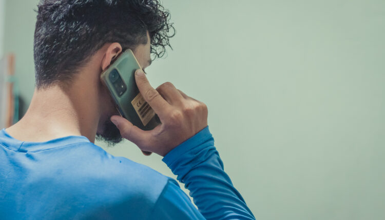 Você não aguenta mais ouvir o celular tocar e quer bloquear ligações automáticas? Veja como fazer isso.