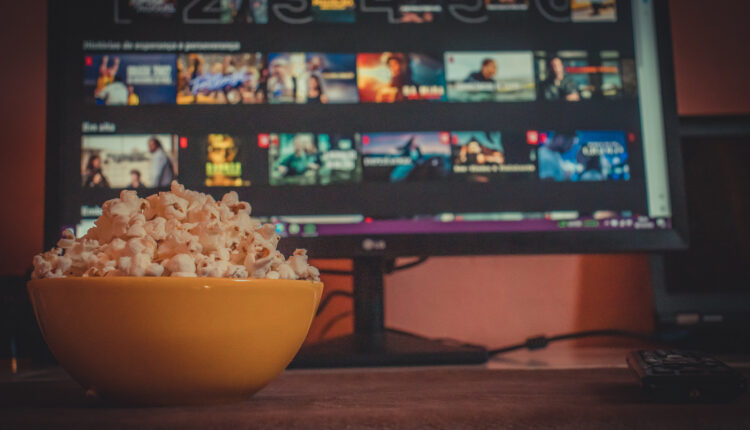 Você sabia que existem TV Box que podem ser compradas legalmente, com vários canais? Confira.