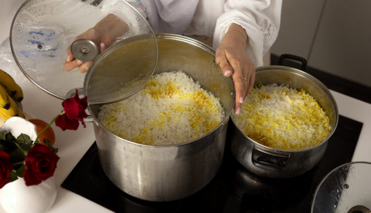 Você pode estar se envenenando sem saber veja por que nunca deve reaquecer certos alimentos (e o arroz é um deles)