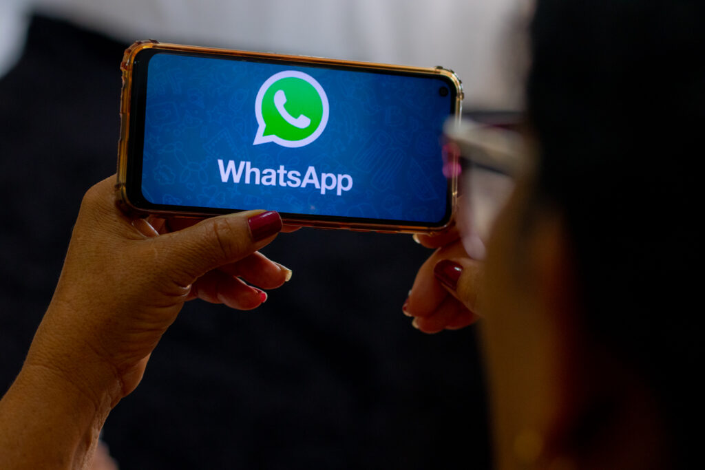 WhatsApp muda de cor