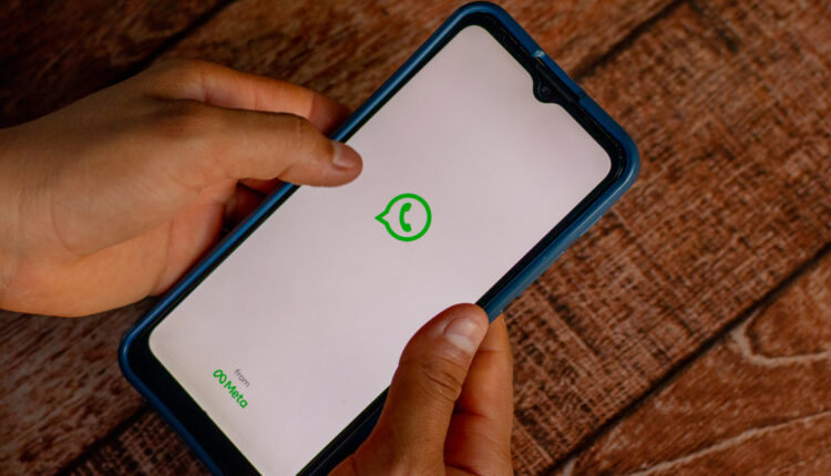 WhatsApp testa nome de usuário com @ no perfil