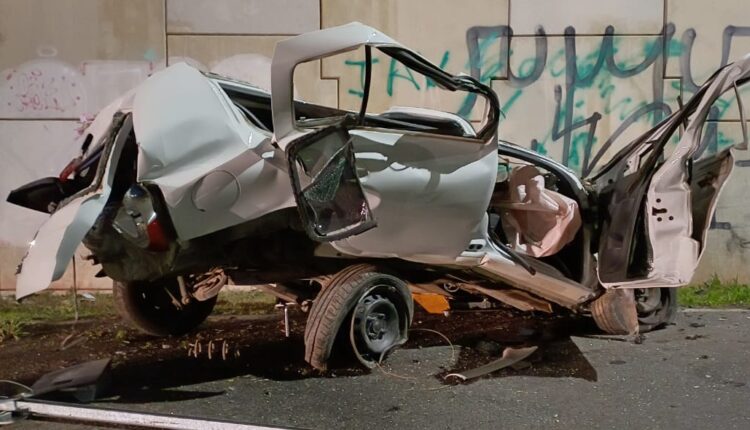 Clio fica completamente destruído e jovem de 25 anos morre em acidente na BR-277 | CGN