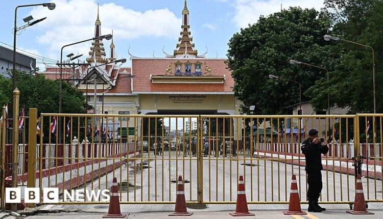 Thailand bans tourists from going to Cambodia