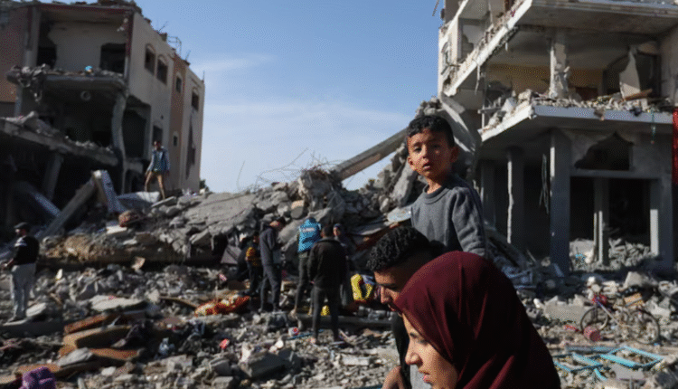 Israel intensifica bombardeios em Gaza e mata 82 palestinos em um único dia