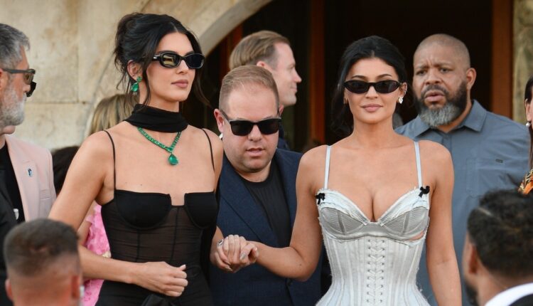 See All the Guest Arrivals at Jeff Bezos and Lauren Sánchez’s Wedding Ceremony—and Their Fashion