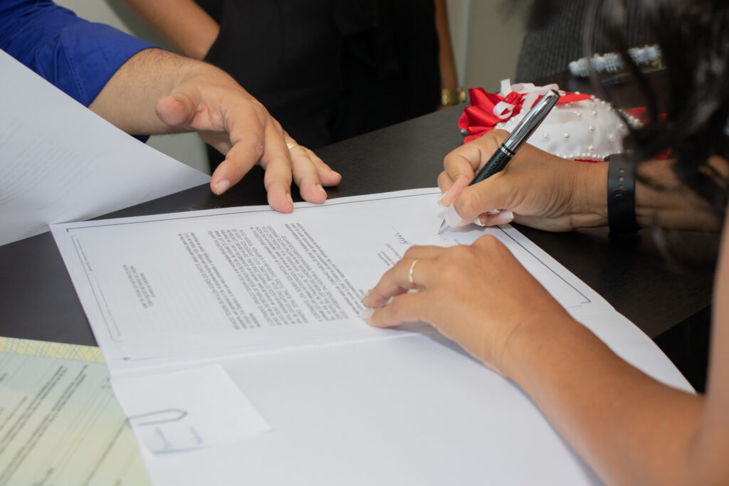 Pensando em estabelecer união estável ou assinar um contrato de namoro? Veja as vantagens de ambos.
