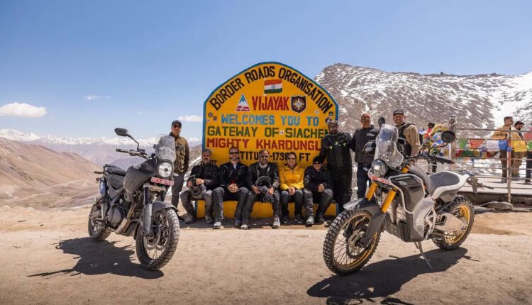 Royal Enfield já testa Himalayan elétrica e de dois cilindros