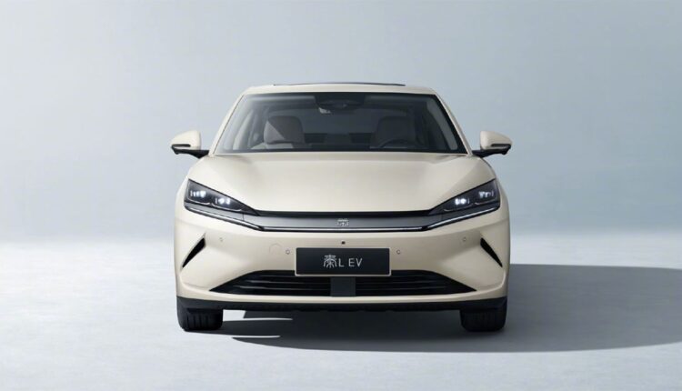 Sedã BYD Qin L é registrado no Brasil e acende expectativa de lançamento