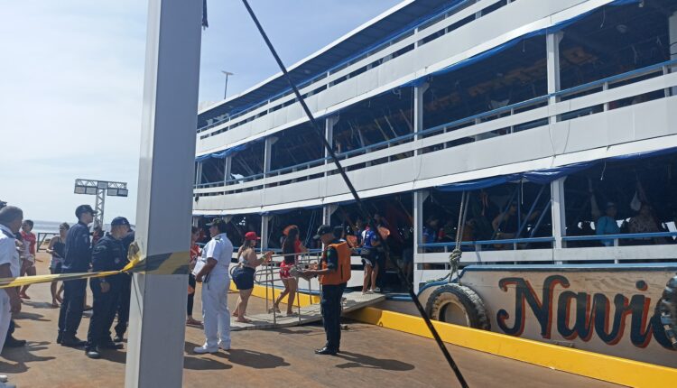 Prefeitura de Manaus participa da operação ‘Chapa Quente’ de fiscalização no rio Negro para o Festival Folclórico de Parintins