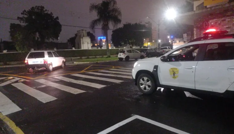 Acidente entre 'Uno' e 'Ford Ka' é registrado no Centro de PG