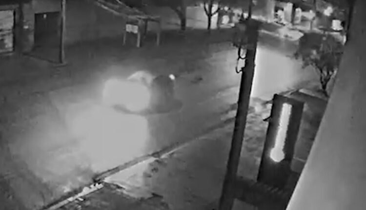 Imagem flagra forte batida na Rua Cuiabá em Cascavel | CGN