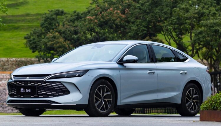 BYD registra no Brasil sedã híbrido que roda 2.100 km com um tanque