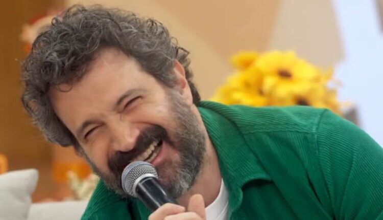 Caco Ciocler rindo no Encontro
