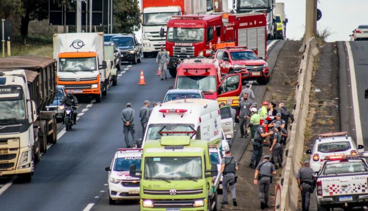 Engavetamento com quatro veículos é registrado na rodovia Washington Luís em São Carlos