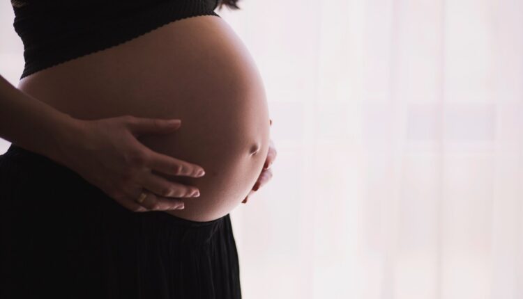 veja qual a idade média das mulheres ao terem filhos no seu estado