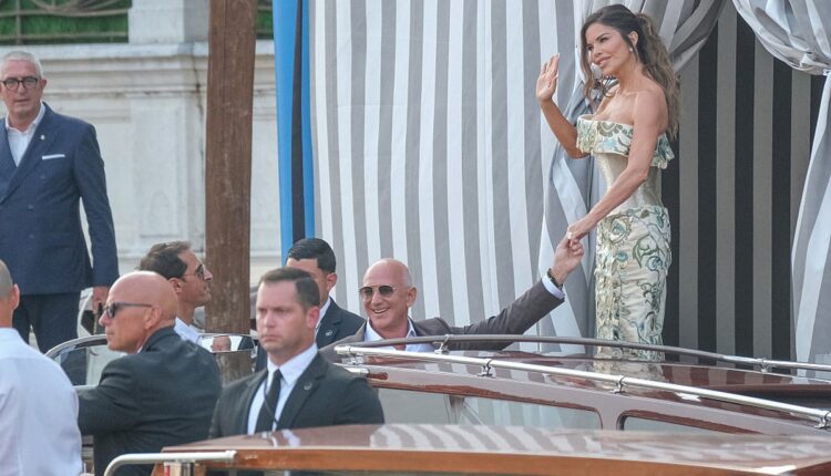 Jeff Bezzos gastou R$ 43 milhões em dois colares de diamantes para Lauren Sánchez usar no casamento