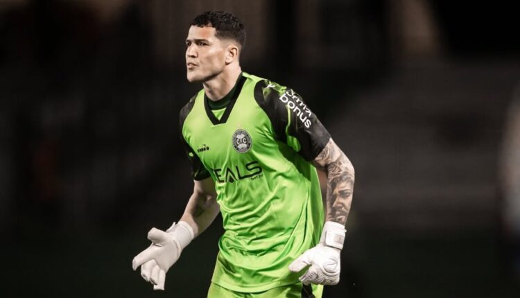 Coritiba exerce opção de compra de Pedro Rangel