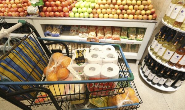 Inflação desacelera em junho preço dos alimentos registra primeira queda em nove meses, diz IBGE