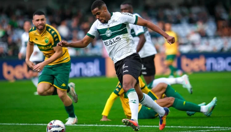 Coritiba e Cuiabá se enfrentaram pela Série B 2025. (Foto: JP Pacheco/Coritiba)