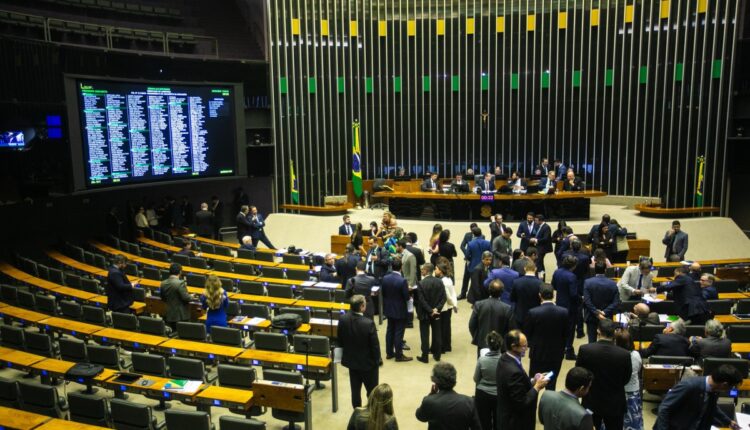 Câmara aprova aumento de isenção de IR para dois salários mínimos