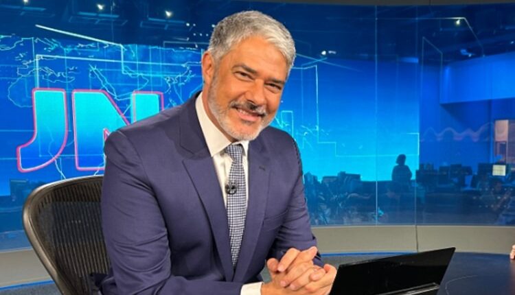 William Bonner completa 39 anos na Globo e celebra trajetória com fotos raras