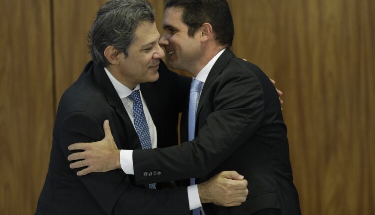 Câmara aprova projeto que tira precatórios do teto do arcabouço fiscal