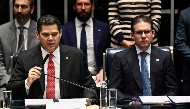 Encarregado de negócios dos EUA abre diálogo com parlamentares e combina encontro com Motta e Alcolumbre
