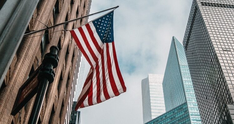 EUA: Nasdaq bate recorde com alta da Nvidia e AMD