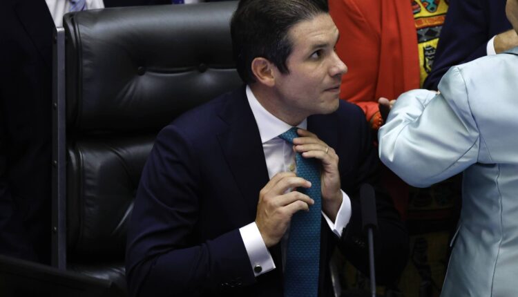 Motta contratou cinco parentes de funcionárias fantasmas - 16/07/2025 - Poder