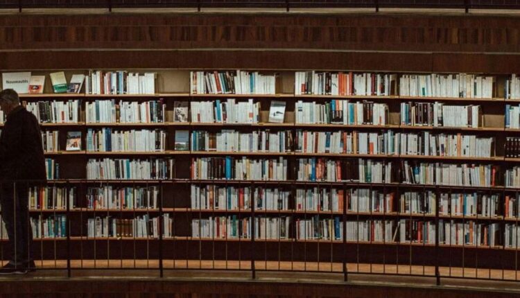 a Anthropic comprou milhões de livros, treinou sua IA e os destruiu, graças a um ex-chefe do Google Books