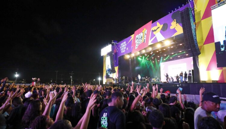 Famosos marcam presença em festival de samba e pagode no Rio de Janeiro