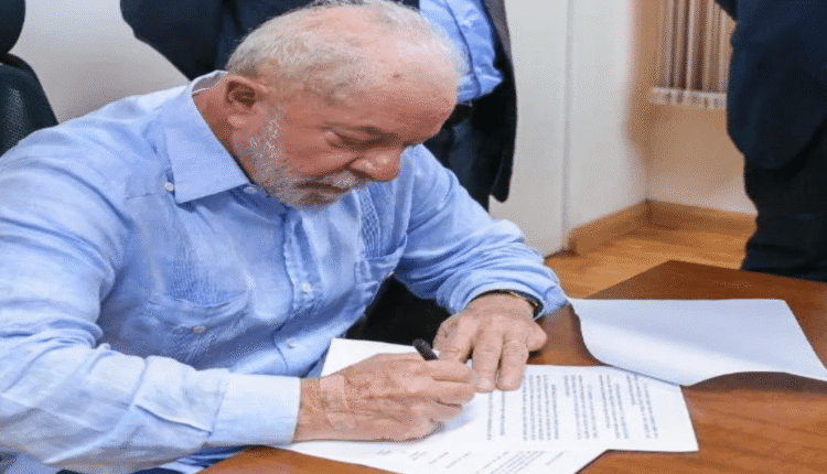 Presidente assina medida que muda tudo na emissão da CNH