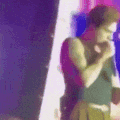 Luan Santana morde calcinha no palco em show inusitado