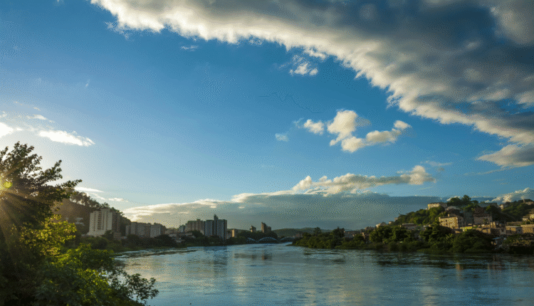 Essa cidade surpreende por unir história, indústria e tranquilidade