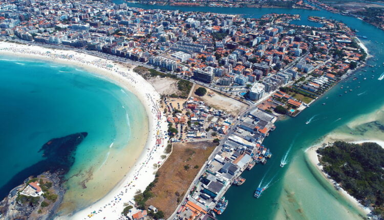 A cidade que conquistou brasileiros com seu clima, estilo de vida e praias