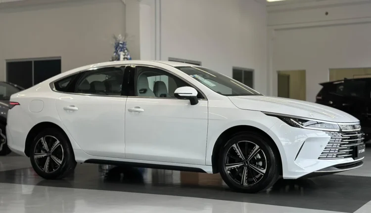 Com desconto de R$ 27 mil, BYD King fica mais barato que o Virtus