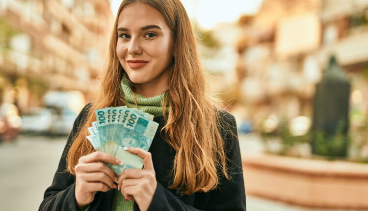 Tem gente ganhando R$ 20 mil por mês só com o ensino médio e você nem imagina como!
