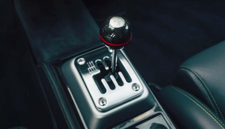Quer uma Ferrari manual? Então procure um clássico, diz a marca