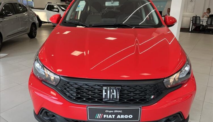 Com desconto de R$ 26 mil, Fiat Argo Drive 1.3 AT custa preço de Mobi