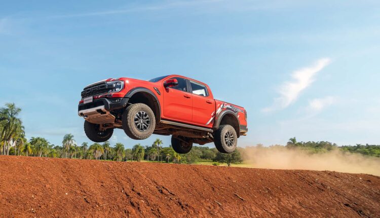 Ford nega ter dado Ranger Raptor para dono que saltou dunas
