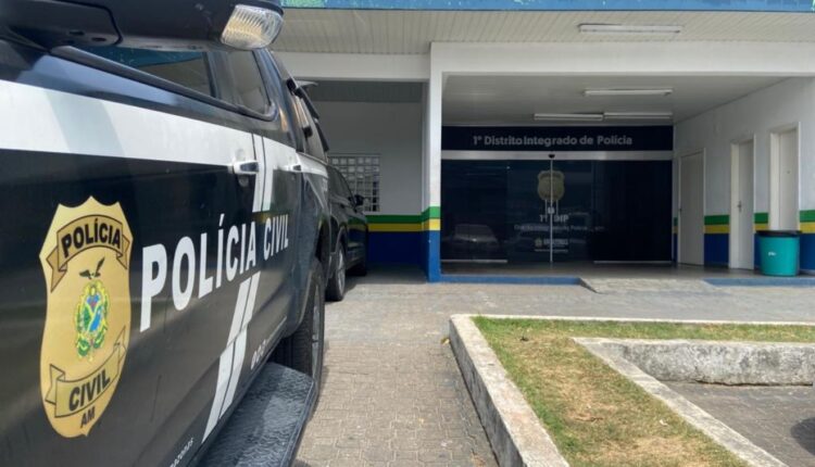 Viatura da Polícia Civil do AM, responsável por prender homem que abusou adolescente na saída de escola