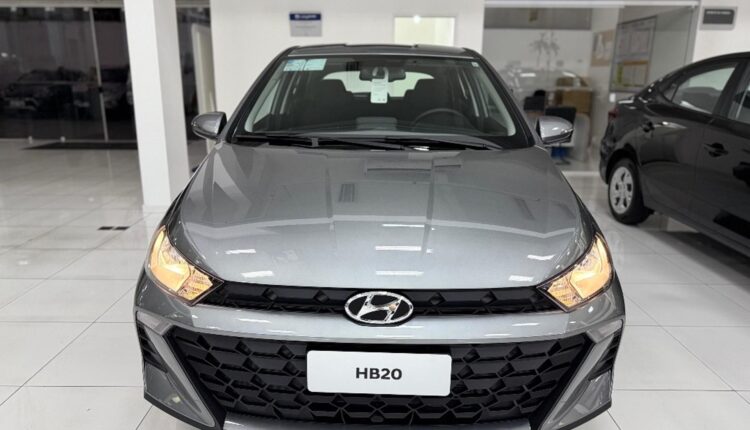 Hyundai HB20 2026 ganha nova cor Cinza Shadow