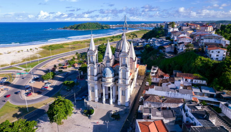 Cidade baiana tem paisagens deslumbrantes e uma das melhores praias