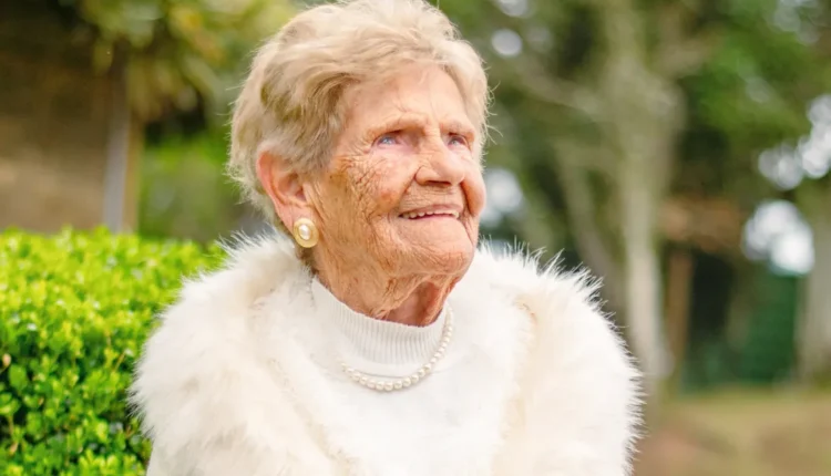 Aos 100 anos, dona Isaura ensina: viver é agradecer todos os dias