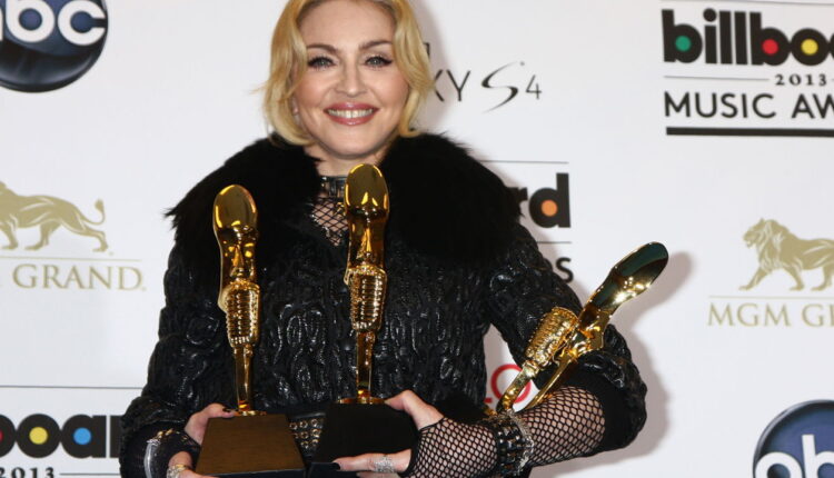 O que fez dessa artista a figura mais poderosa do pop mundial?