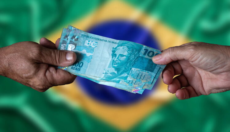 Aposentados comemoram devolução de descontos indevidos