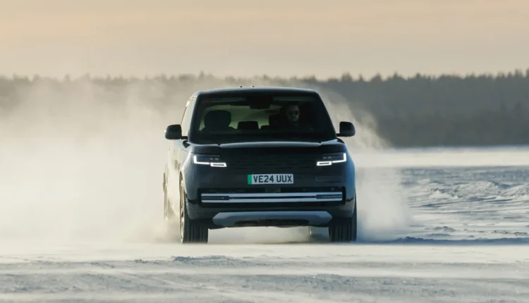 Range Rover apresenta novo emblema em ouro e design inovador