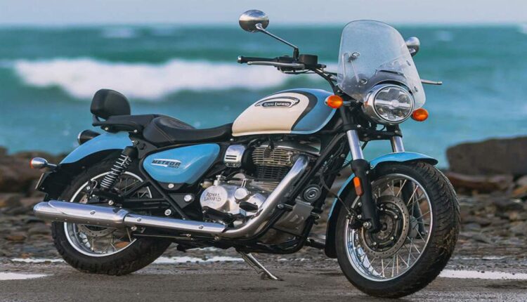 Moto queridinha com cara de clássica chega e surpreende no Brasil!
