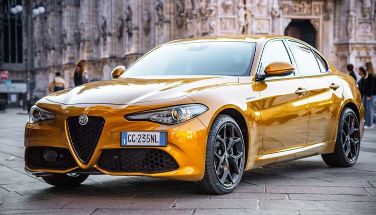 Medo de multas pode fazer Stellantis reduzir produção de carros a combustão